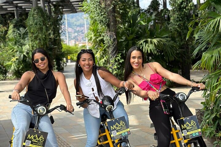 Medellín VIP Private Historic E‑Bike Tour with Lunch — Half‑Day City Highlights photo 2