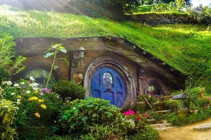 Hobbiton & Waitomo Caves Day Tour — Middle‑earth Movie Set and Glowworm Cavern Guide photo 2