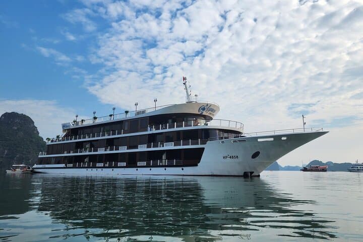 Aspira 2-Day Luxury Cruise: Ha Long & Lan Ha Bay Overnight photo 2