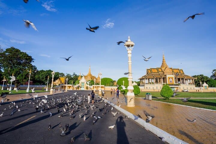Cyclo Through Phnom Penh: Royal Palace, Wat Phnom & Local Eats photo 4