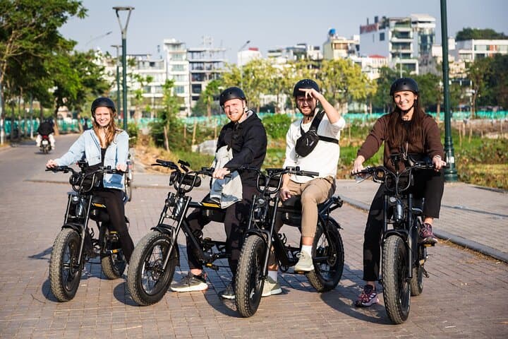 Hanoi Beyond the Landmarks: West Lake E-Bike Cultural Tour