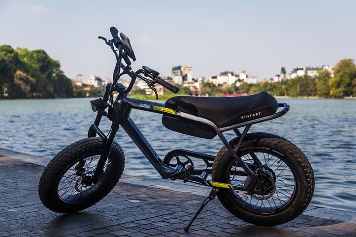 Hanoi Beyond the Landmarks: West Lake E-Bike Cultural Tour photo 2