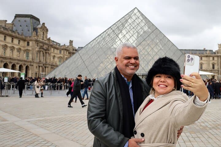 Private Full-Day Paris Van Tour with Professional Photoshoot photo 5