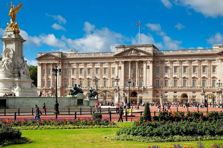 Essential London 2-Hour Walking Tour — Buckingham Palace, Westminster & Trafalgar Square photo 5