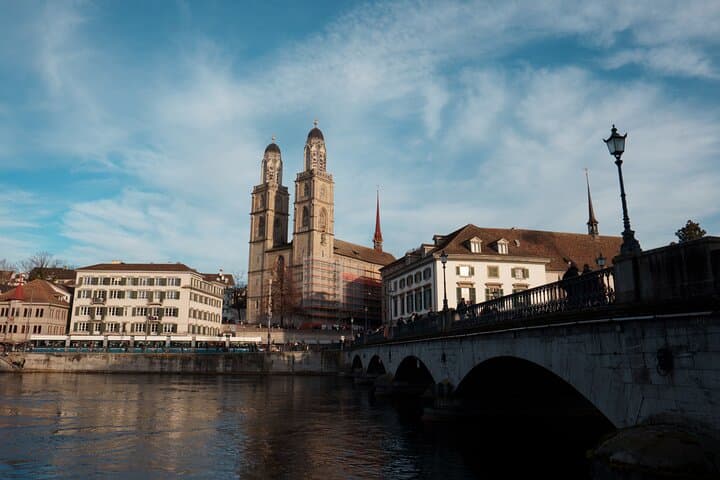 Zurich to Rhine Falls and Lindt: A Full-Day Chocolate and Waterfall Experience