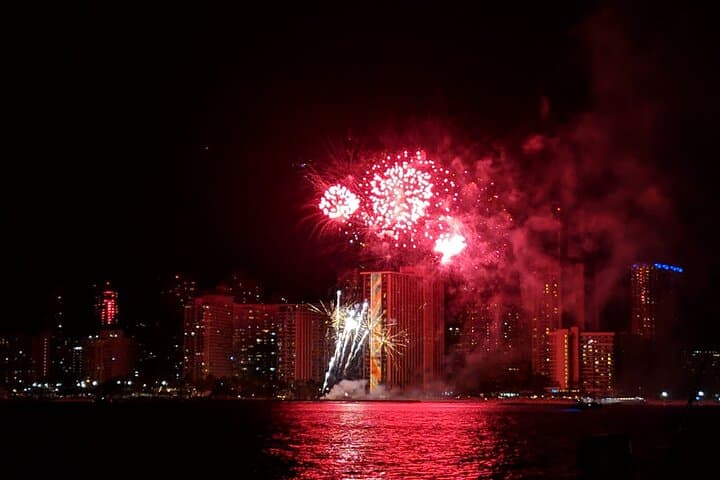 Waikiki Catamaran Friday Night Fireworks Sail — BYOB Ocean Viewing