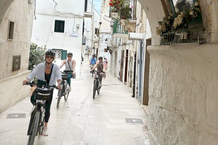 Coastal E‑Bike Ride from Monopoli: Sandwiches, Wine and Fruit-Picking in Puglia photo 3