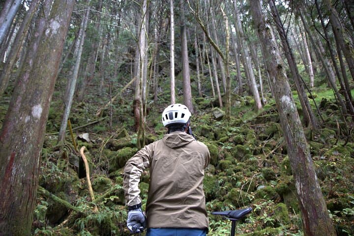 E-Bike Short Course in Hida-Osaka: Gandate Park, Mitsudaki Falls & Hanamomo Roadside Station photo 3