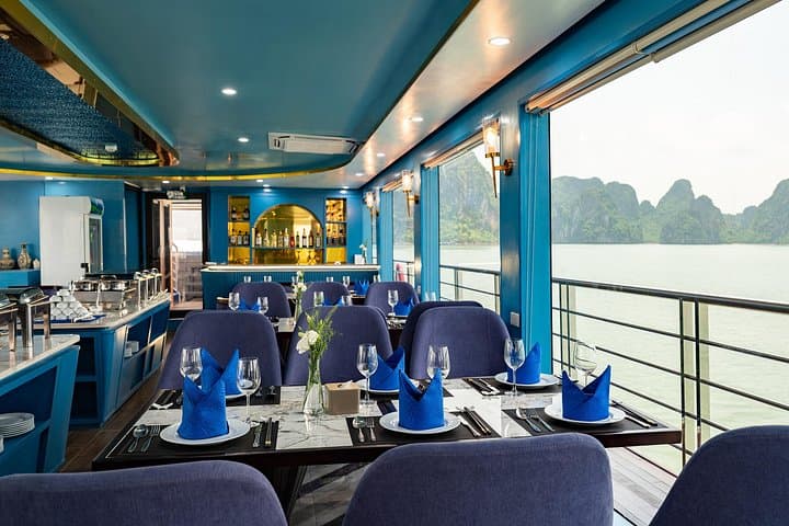 Luxury Day Cruise to Ha Long Bay with Jacuzzi, Kayaking & Sung Sot Cave photo 4