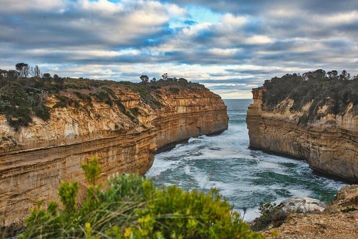 Great Ocean Road Discovery Tour: Twelve Apostles, Loch Ard Gorge & London Bridge photo 3