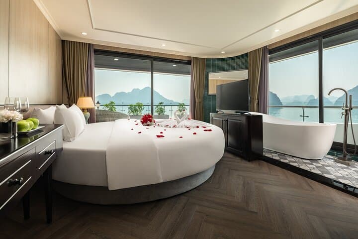 Luxury 2-Day Halong Bay & Lan Ha Bay Overnight Cruise from Hanoi