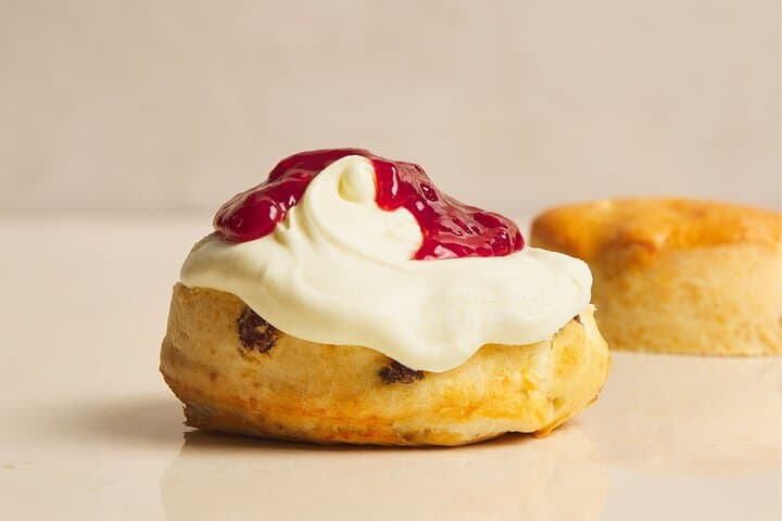 Vintage London Bus, Thames Cruise & Harrods Cream Tea Experience photo 4