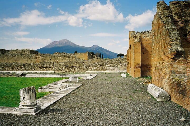 Private transfer from Naples to Sorrento with 2-hour Pompeii tour photo 3