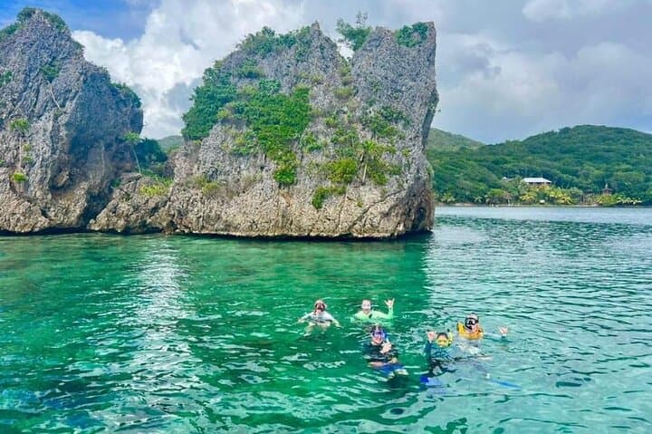 Roatán West Bay: Zipline, Horseback Ride & Snorkel Day Trip photo 5