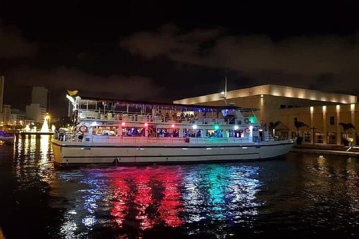 Fiesta Blanca Cartagena Bay Night Cruise: Dinner, Open Bar & Live DJ photo 2