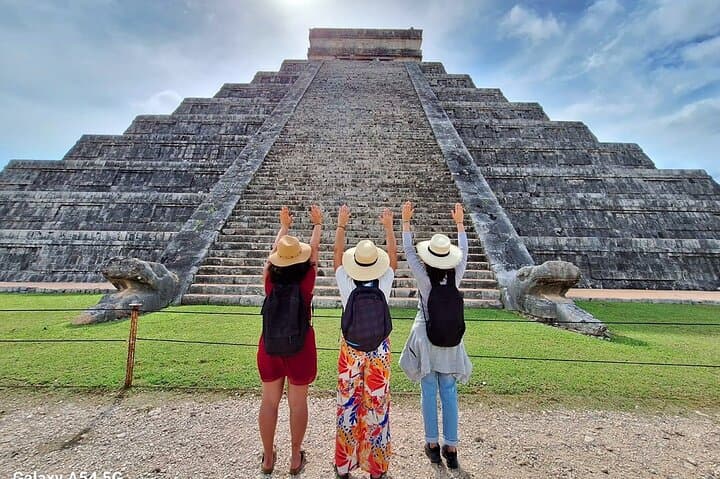 Skip-the-Line Chichén Itzá Walking Tour — Portuguese & Italian Guided Visit photo 3