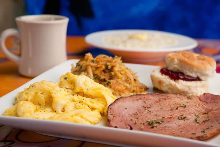French Quarter Breakfast Walking Tour: Historic Morning Stroll & Pain Perdu