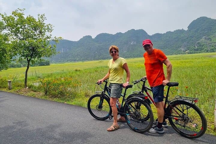 Private Luxury Day Tour to Tam Coc & Hoa Lu from Hanoi photo 3