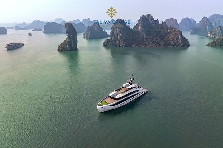Luxury Ha Long & Lan Ha Bay Cruise: Jacuzzi, Kayaking & Local Cuisine