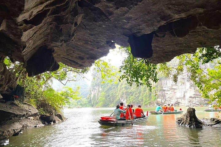 Hanoi to Ninh Binh: Private Luxury Day Tour to Mua Cave, Trang An & Hoa Lu photo 3