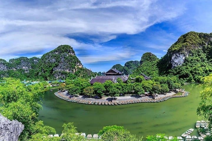 Hanoi to Ninh Binh: Private Luxury Day Tour to Mua Cave, Trang An & Hoa Lu photo 1