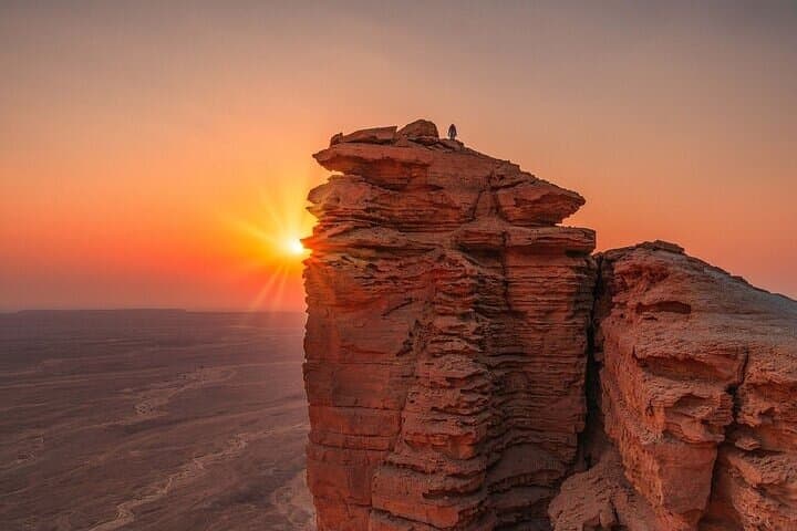 Edge of the World Private 4x4 Tour from Riyadh: Sunset, Bat Cave & Dinner photo 2