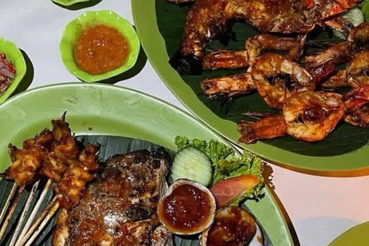 Sunset Seafood Dinner on Jimbaran Beach — Private Romantic Beachfront Feast in Bali photo 6
