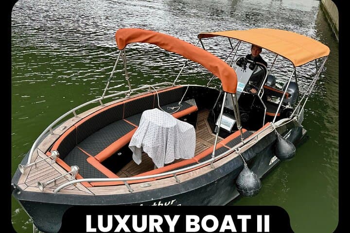 Paris Seine River Private or Shared Boat Tour — 90-Minute Sightseeing Cruise photo 4
