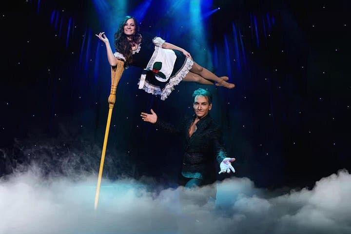 See Terry Evanswood Live in Pigeon Forge — Evanswood Magic Theater Show Admission photo 2