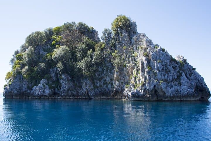 Palinuro Classic Private Gozzo Excursion — Blue Grotto, Natural Arch & Bay Swim photo 5