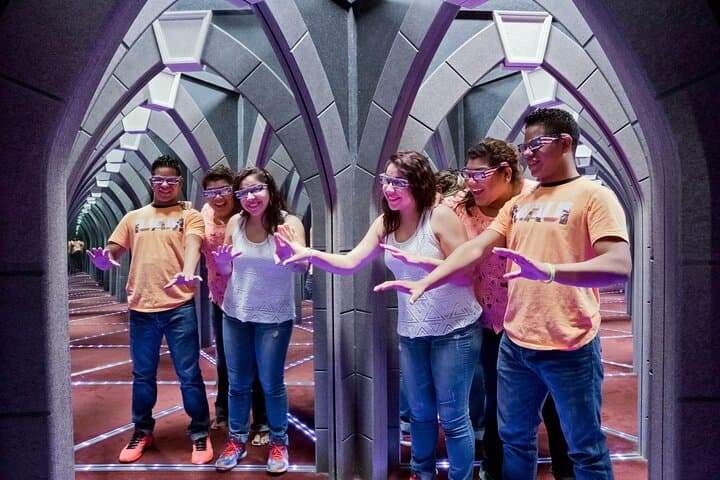 San Antonio Amazing Mirror Maze & Escape Rooms — 4D Infinity Maze Experience