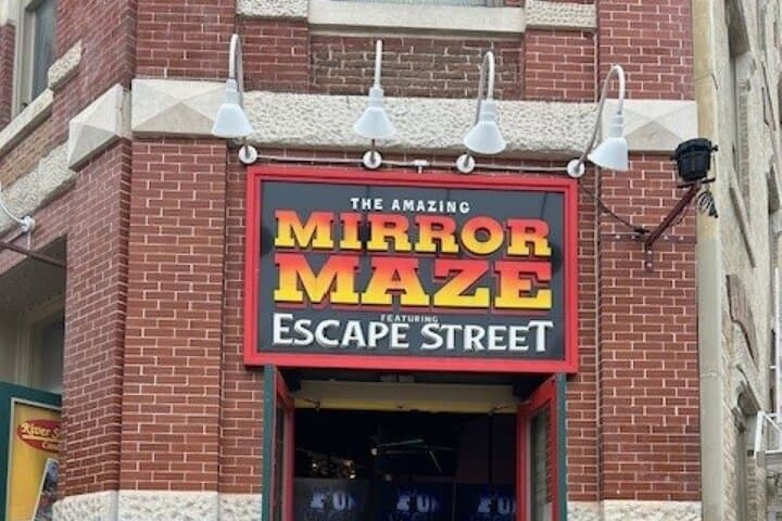 San Antonio Amazing Mirror Maze & Escape Rooms — 4D Infinity Maze Experience photo 2