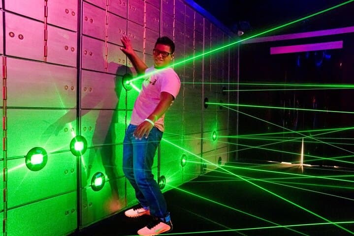 San Antonio Amazing Mirror Maze & Escape Rooms — 4D Infinity Maze Experience photo 3