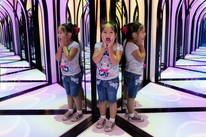 San Antonio Amazing Mirror Maze & Escape Rooms — 4D Infinity Maze Experience photo 4