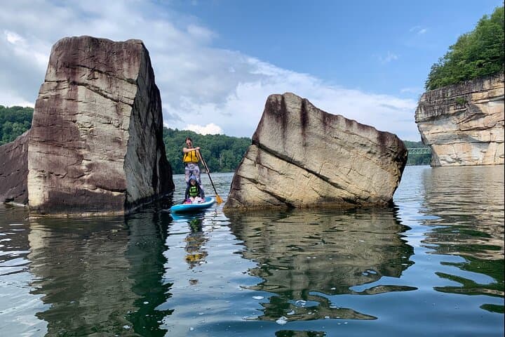 Paddleboarding and Kayaking at Summersville Lake: Practical Guide to a Two-Hour Scenic Paddle