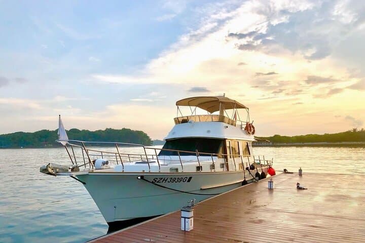 Sunset & Skyline Yacht Cruise in Singapore: 1-Hour Alaska45 Evening Sail photo 2