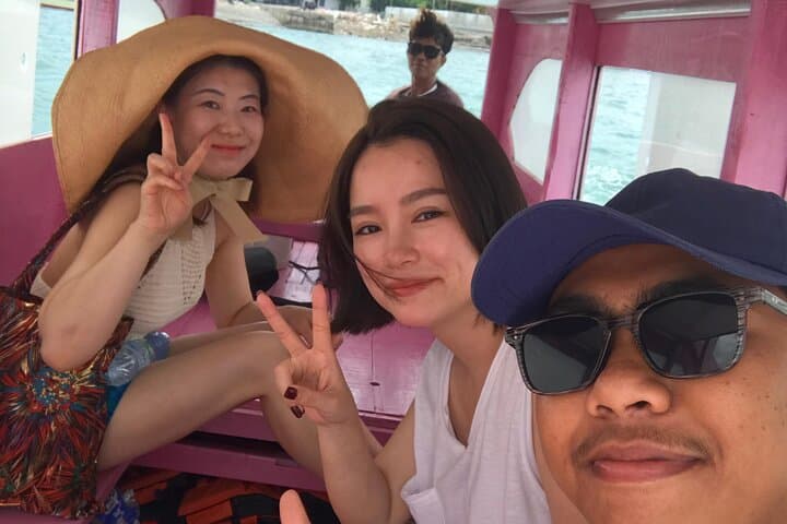 Explore Lombok's Pink Beach: Snorkeling by Glass-Bottom Boat photo 2