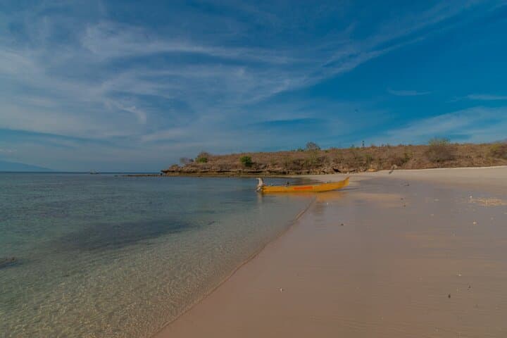 Explore Lombok's Pink Beach: Snorkeling by Glass-Bottom Boat photo 5