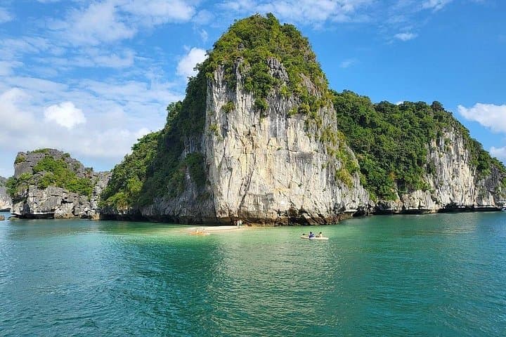 Private Luxury Yacht Cruise in Halong Bay: 3-Hour Sunset and Kayak Experience photo 2