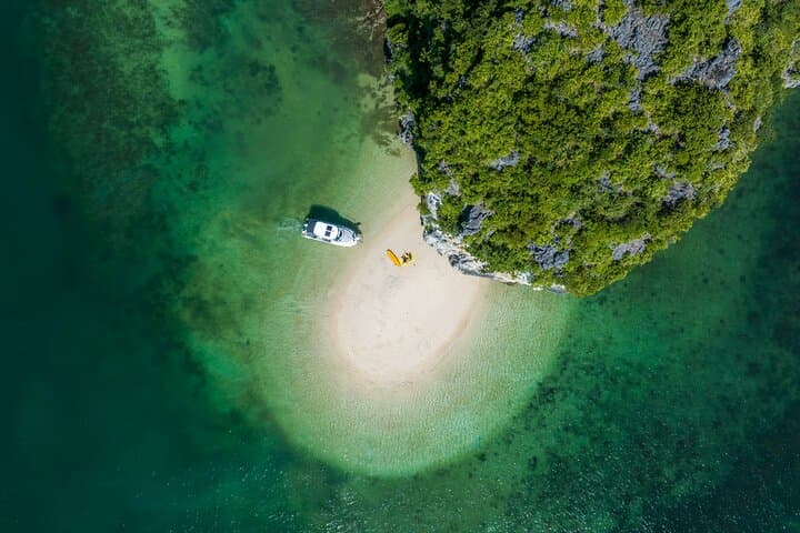 3-Hour Luxury Private Yacht Cruise in Ha Long Bay from Halong