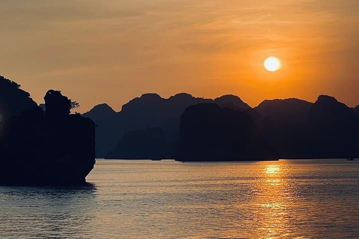 3-Hour Luxury Private Yacht Cruise in Ha Long Bay from Halong photo 2