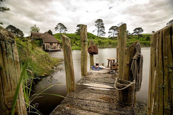 Hobbiton & Waitomo Caves Day Tour — Middle‑earth Movie Set and Glowworm Cavern Guide photo 3