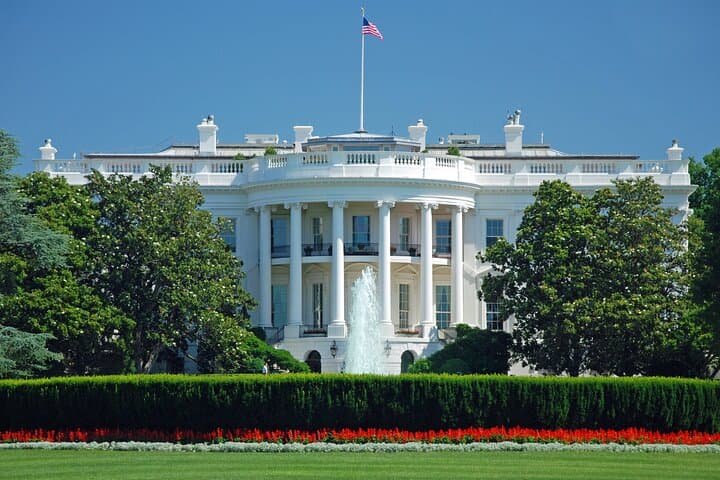 DC Monuments & Arlington: 10-Stop Guided Bus and Cemetery Walk