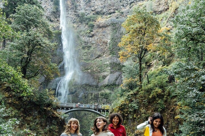 Half-Day Waterfall-Hopping in the Columbia River Gorge: Waterfall Alley Hike from Portland