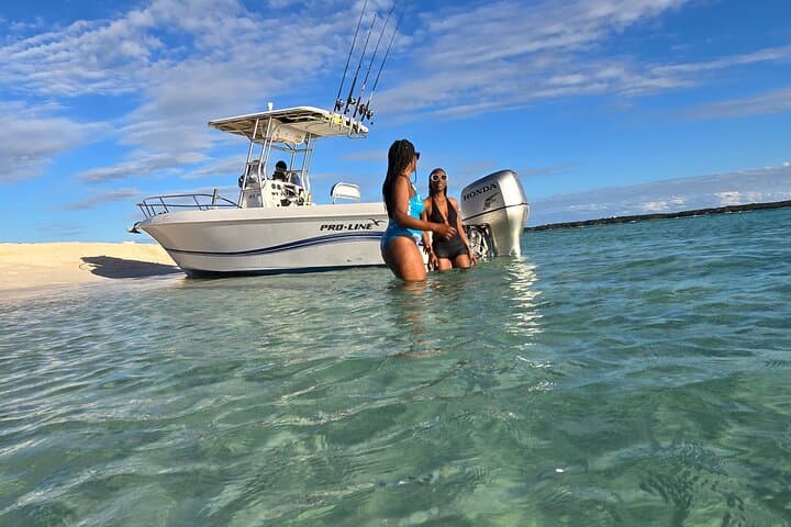 Bahamas Private Center Console: Swimming Pigs, Snorkel Reefs & Turtle Bays