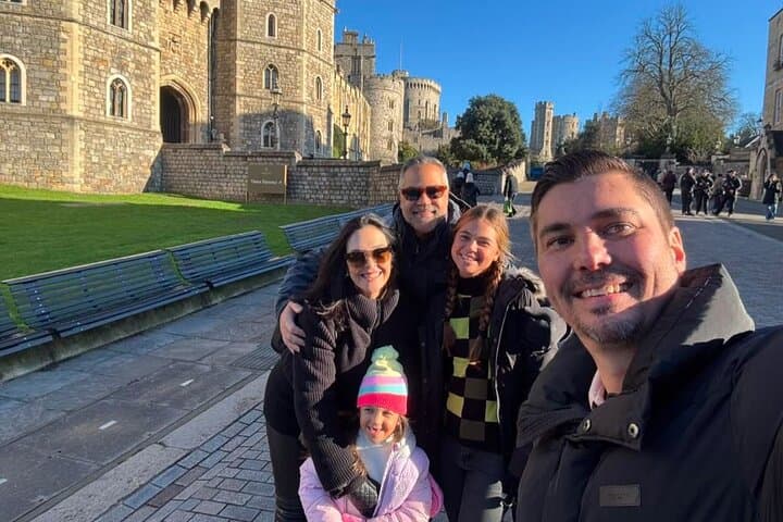 Private Windsor Castle and Hampton Court Excursion from London — Car & Driver-Guide photo 4