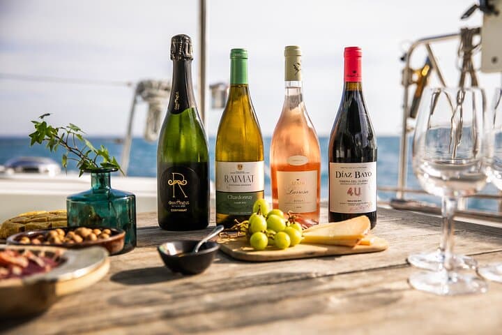 Private Barcelona Catamaran Wine Tasting & Tapas Cruise photo 3