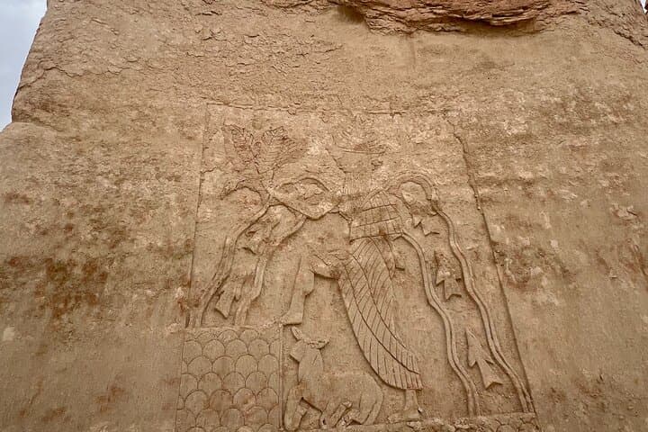 Explore Al Ahsa: Palm Groves, Jabal Al-Qarah Caves & Rose Farms photo 3