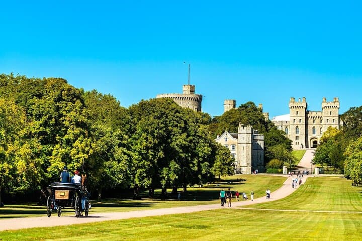 Explore Windsor with a Local: 60‑Minute Private Walking Tour photo 6