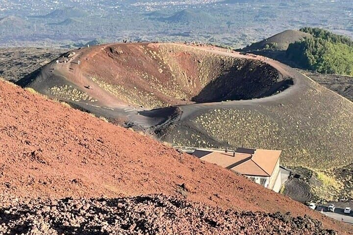 Etna volcano hike from Syracuse with lunch and wine tasting